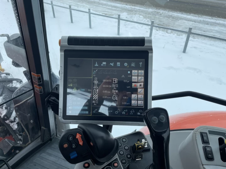 2017 KUBOTA M7-151 PREMIUM KVT 